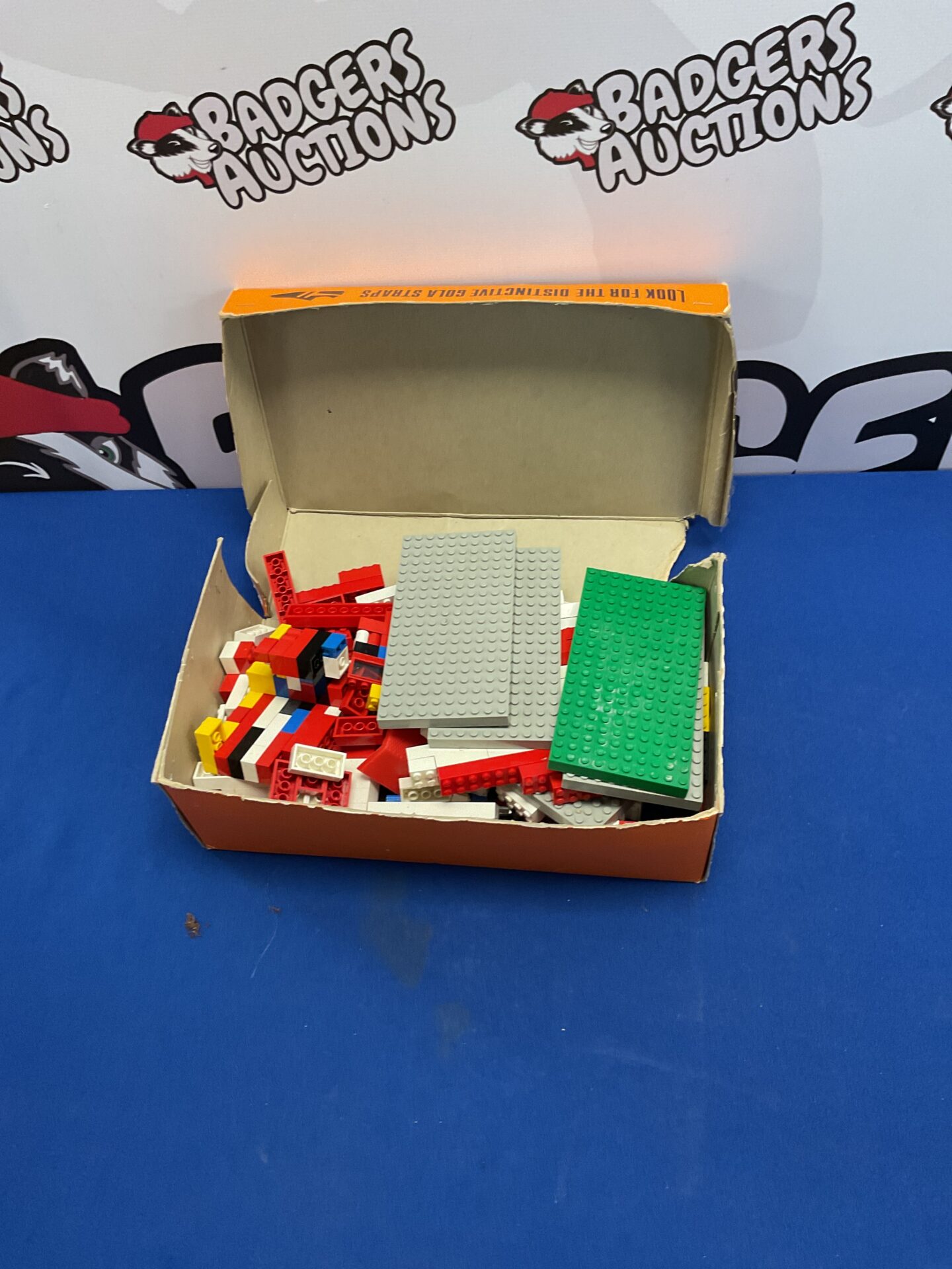 350 Box of mixed vintage lego