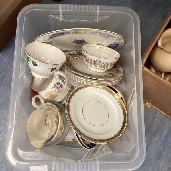Mixed china lot with vintage teacups and saucers, including Coalport.