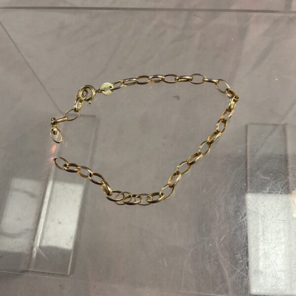 Broken 9ct gold bracelet with visible chain link design.