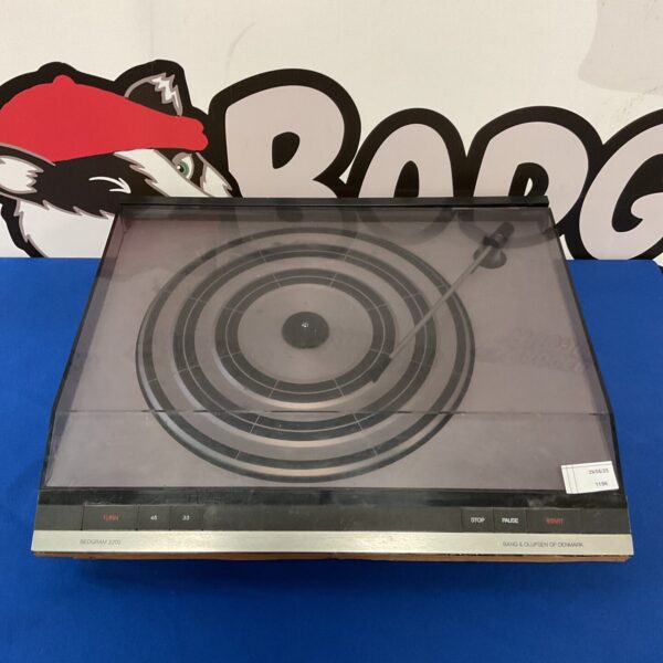 Vintage Bang & Olufsen Beogram 2202 turntable for vinyl record playback.