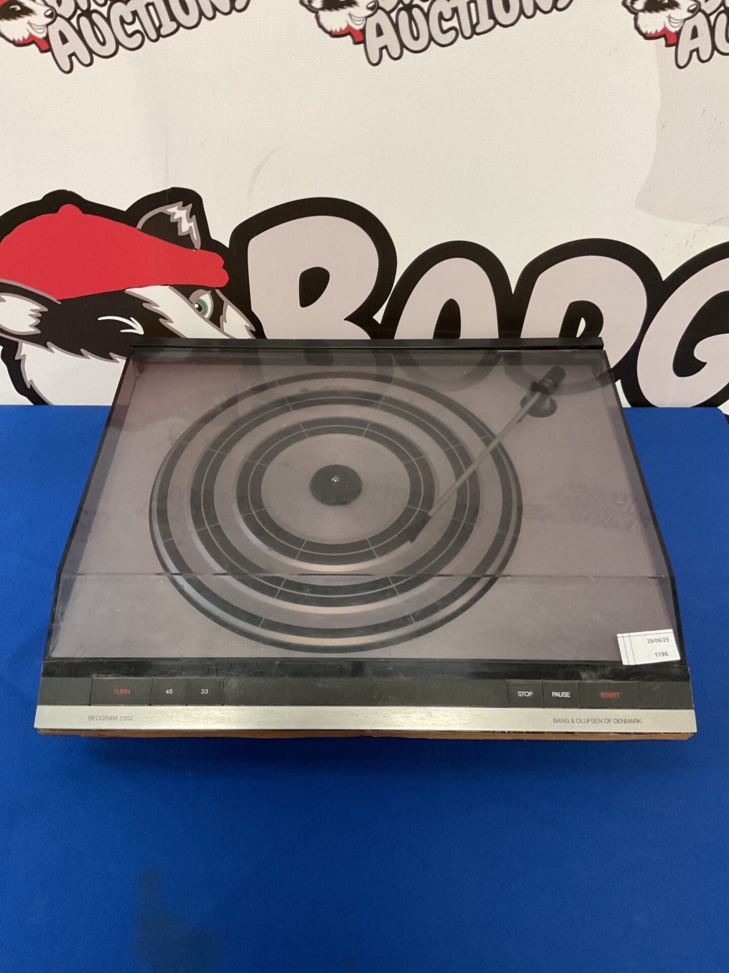 128 Bang & olufsen beogram 2202 turntable (cables have been cut)