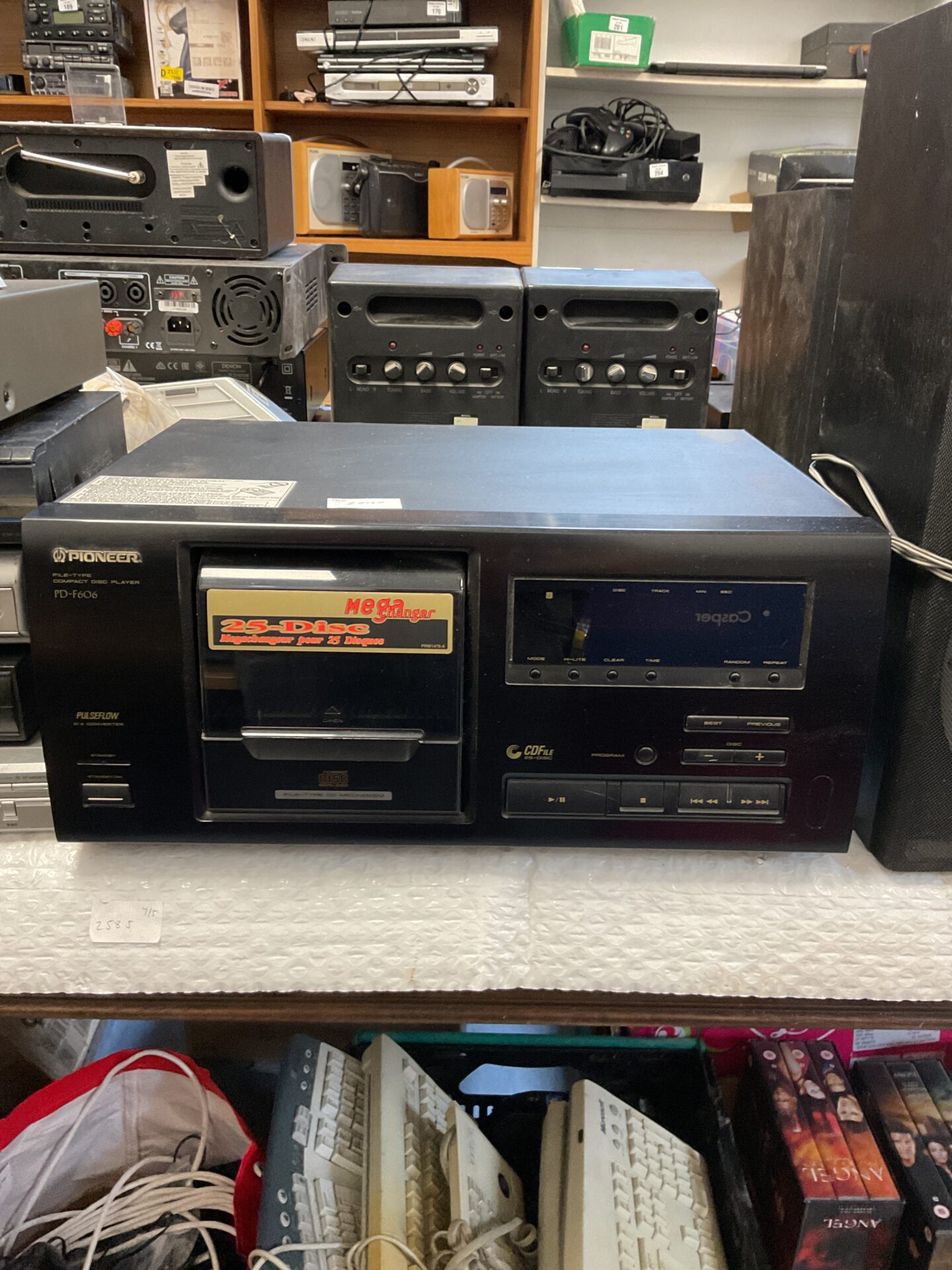 130 Pioneer pd-f606 compact disc cd player
