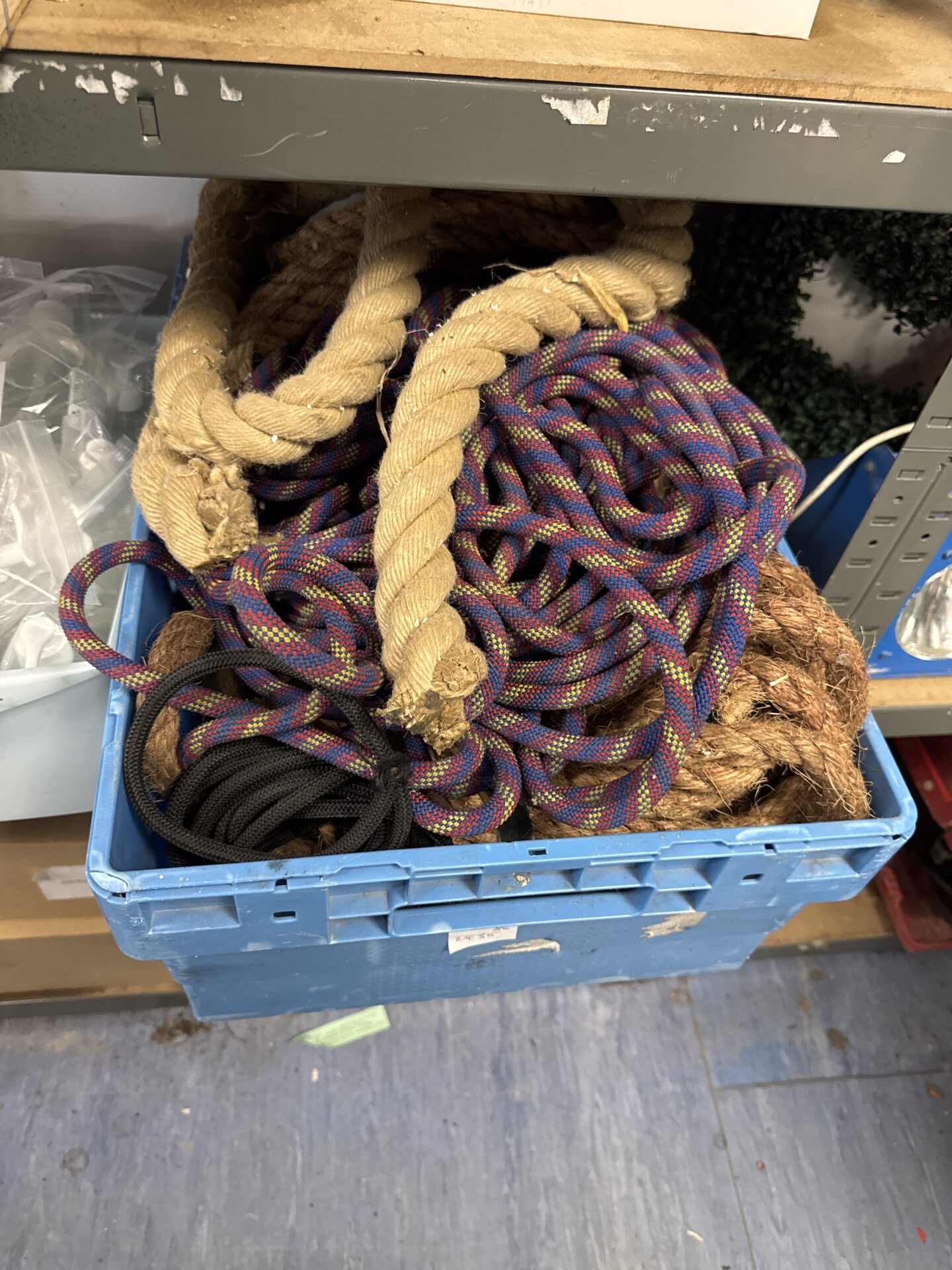 878 Tray of assorted rope