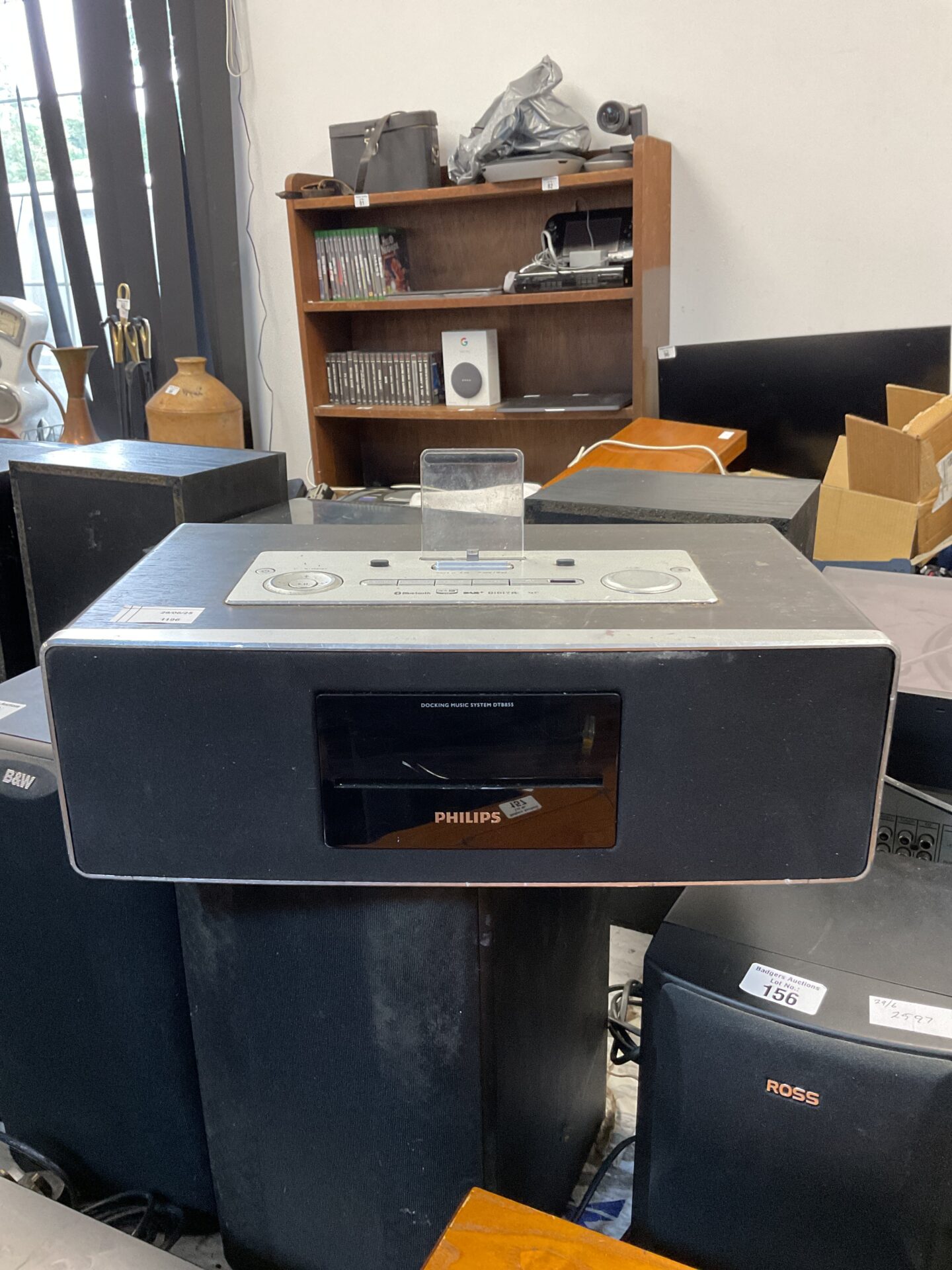 157 Philips dtb855 docking music system