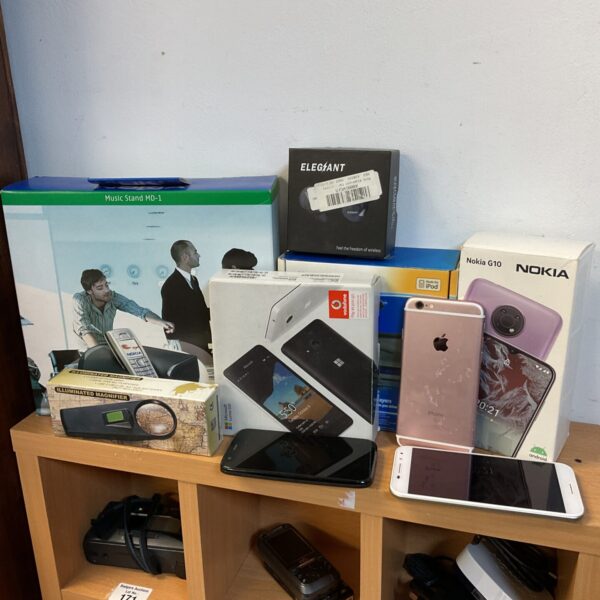 Mobile phone lot featuring Nokia and Apple iPhone handsets.