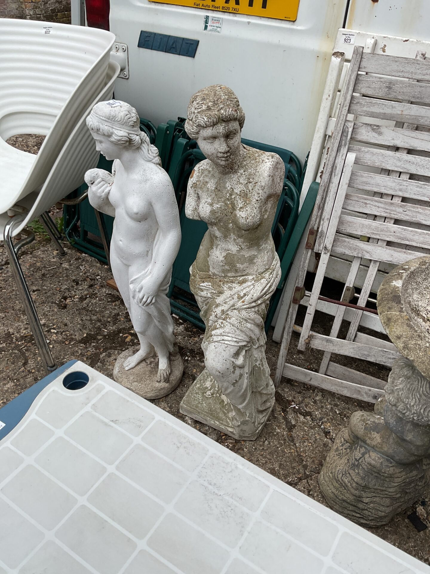 1027 Venus demilo garden stone statue