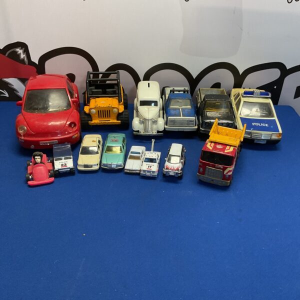 Mixed lot of diecast model cars, including ERTL vehicles.