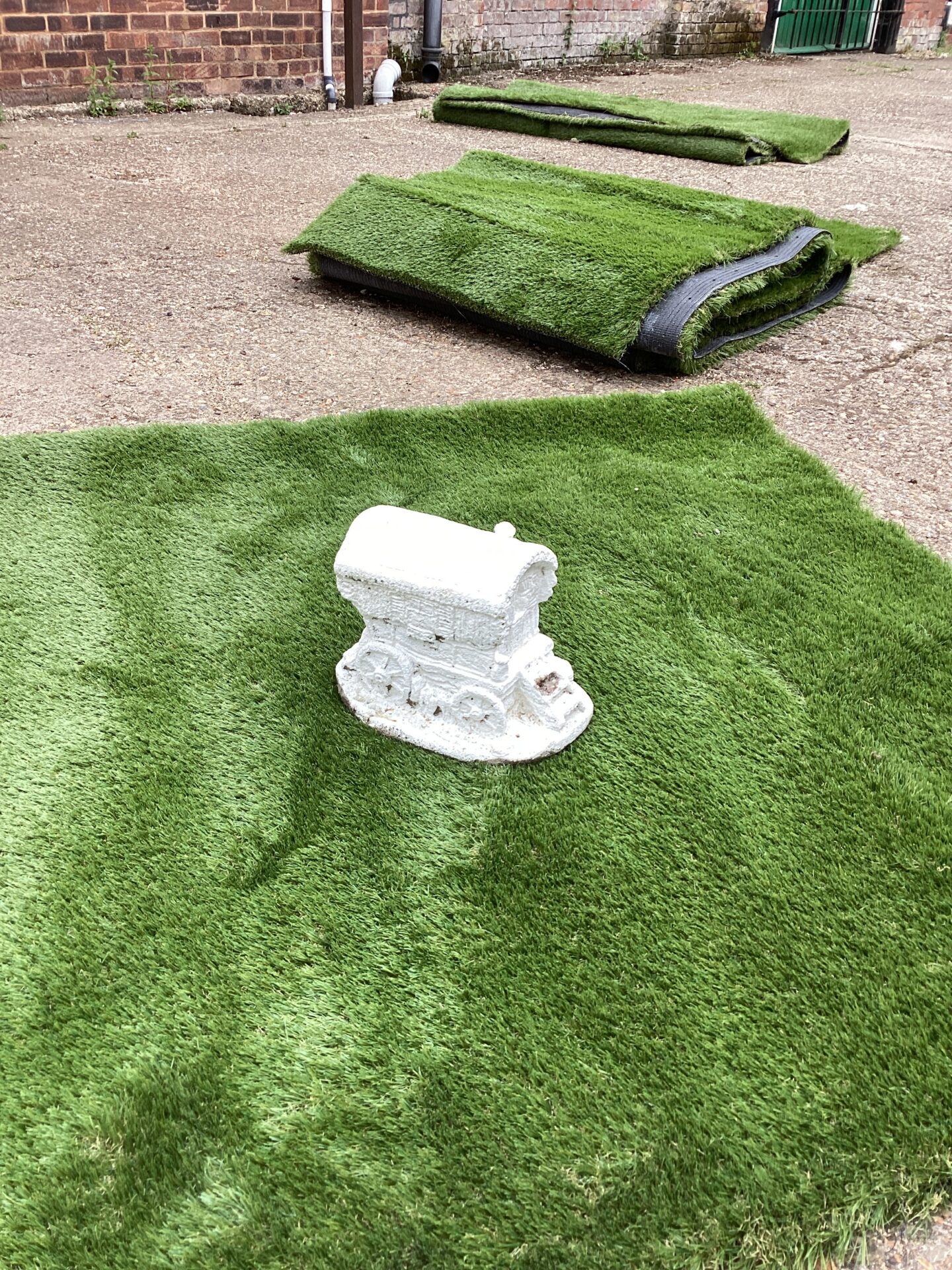 1040 Garden ornament of a Caravan
