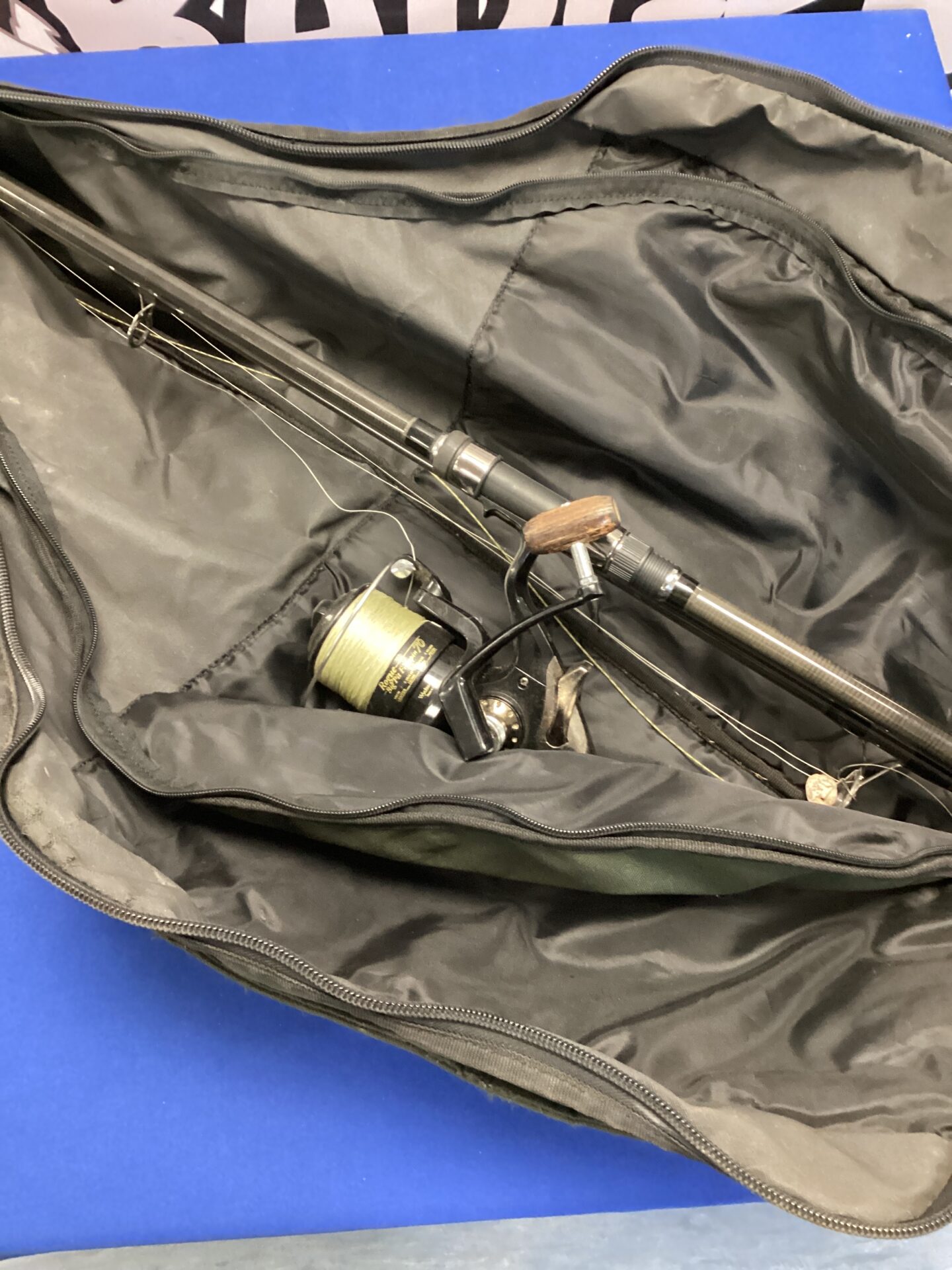 520 ready made up carp rod and reel in chub fishing bag