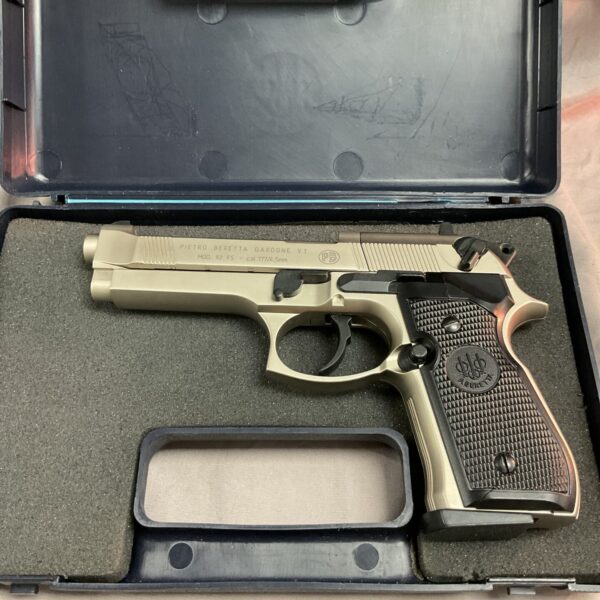 Umarex Beretta 92FS CO2 air pistol in case.