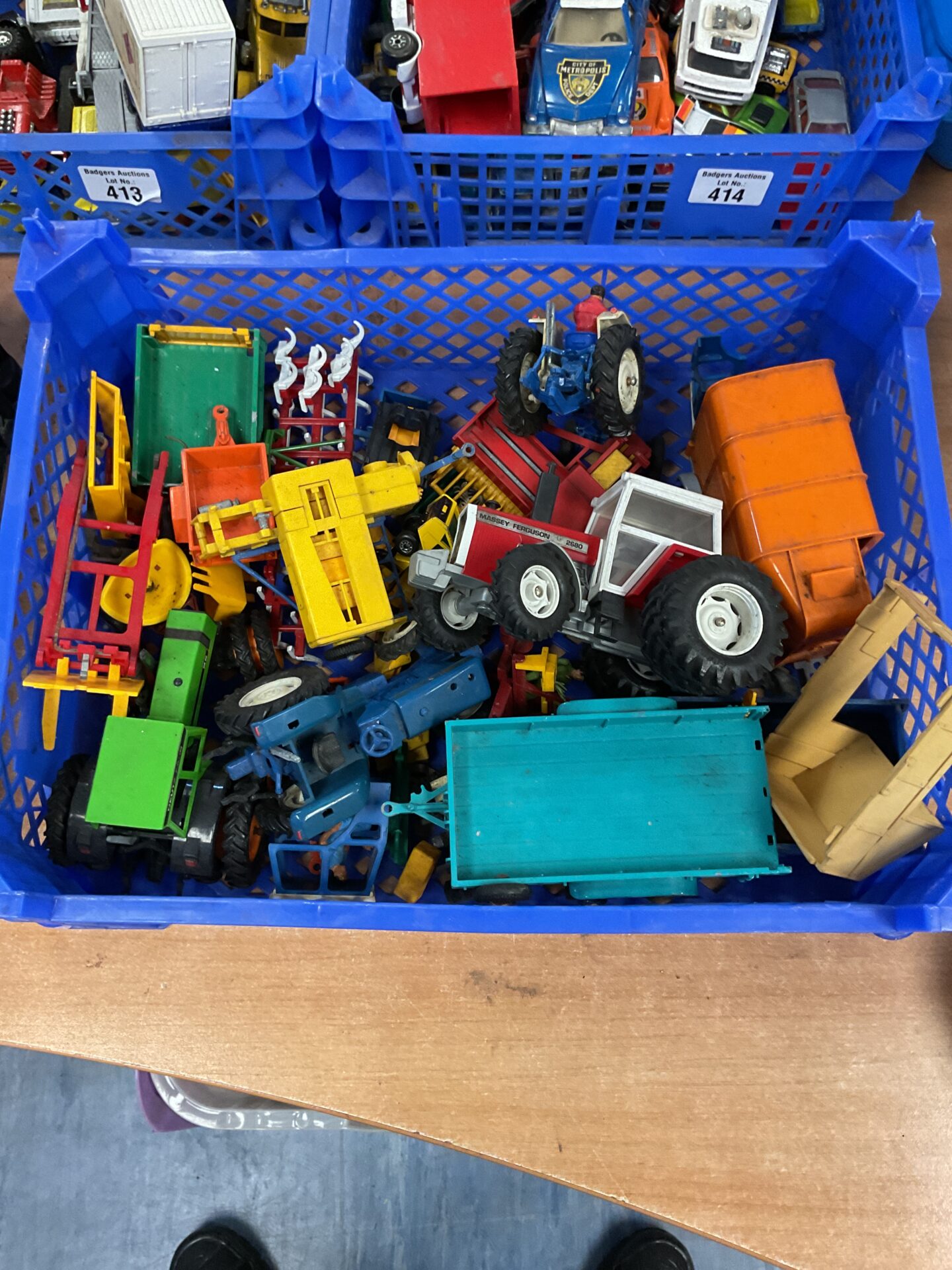 412 Tray of vintage britans farm tractors, vehicles and accessories