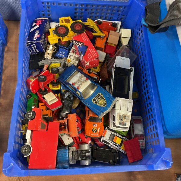 Mixed tray of vintage and modern diecast model cars and vehicles.