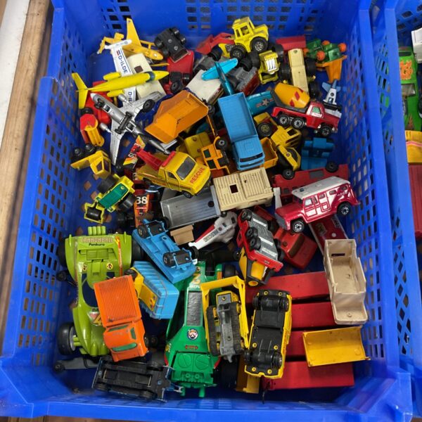 Mixed tray of vintage and modern diecast model cars and vehicles.
