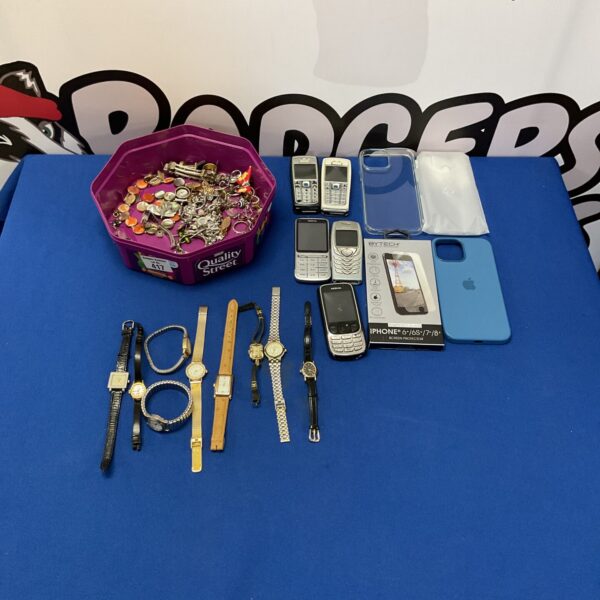 Mixed lot of jewellery, phones and watches for collectors.
