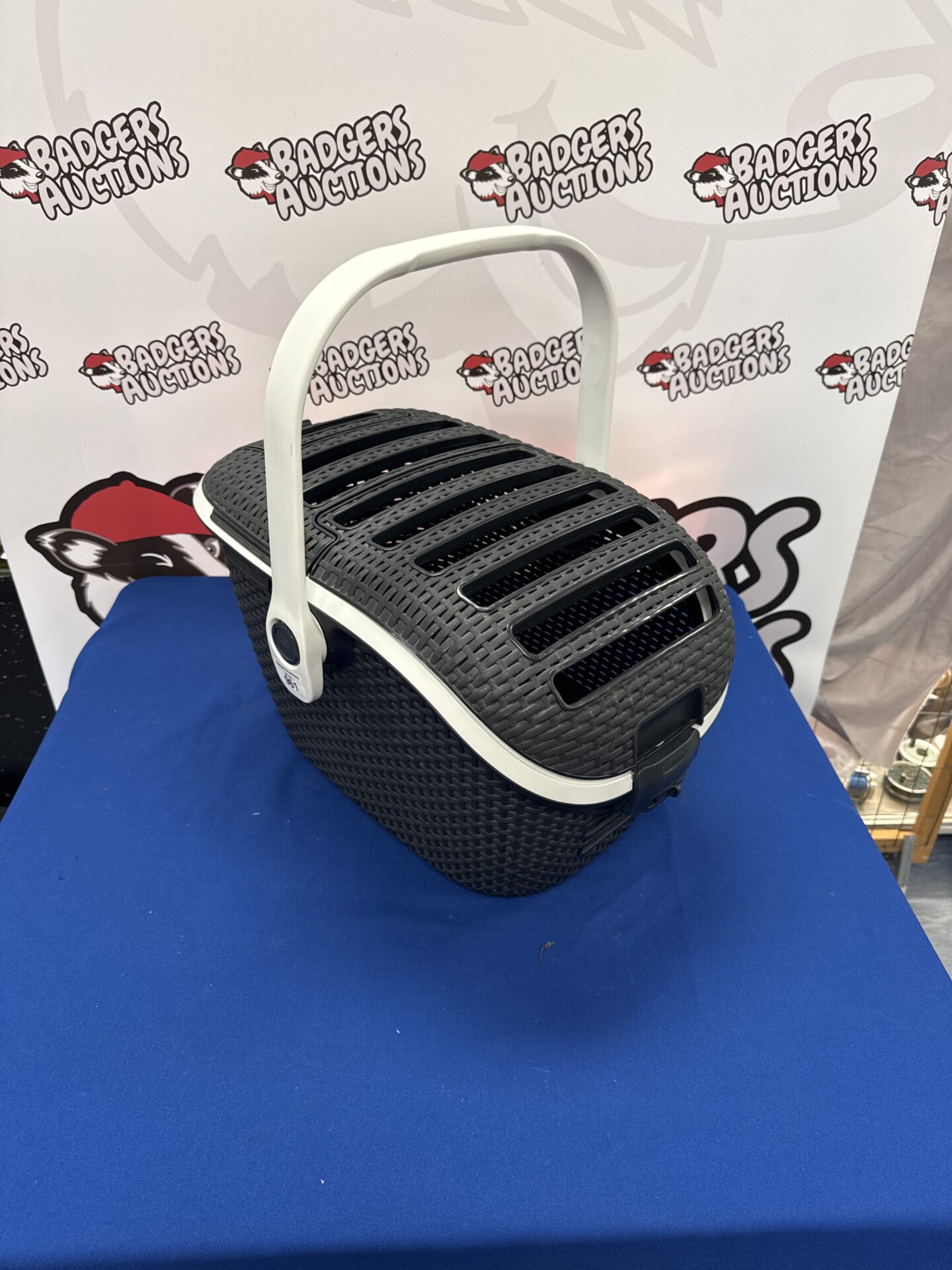 961 Curver cat carry basket