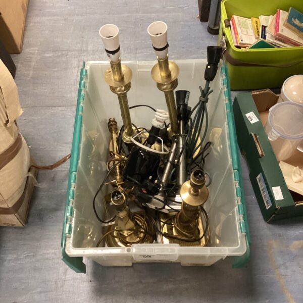 Mixed lot of vintage brass table lamps and lighting fixtures.