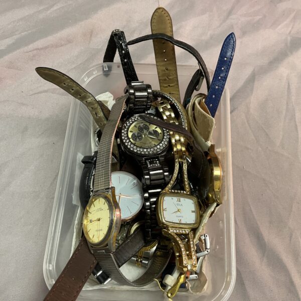 Tray of assorted vintage and broken wristwatches for repair.