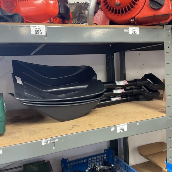 Mann Car folding snow shovel for winter snow removal.