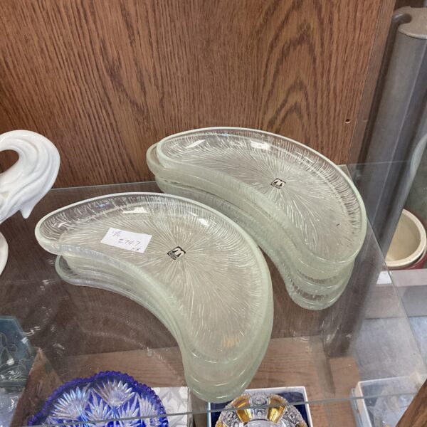 Vintage Cascade England serving dish with textured glass.