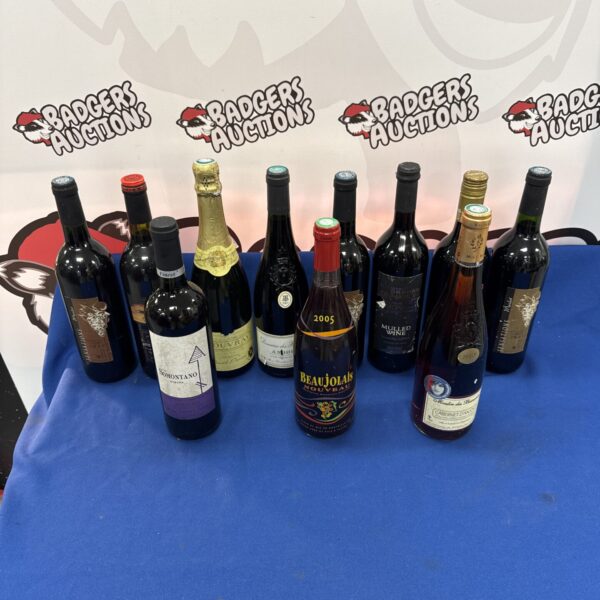Mixed lot of vintage wine and alcohol bottles for collectors.