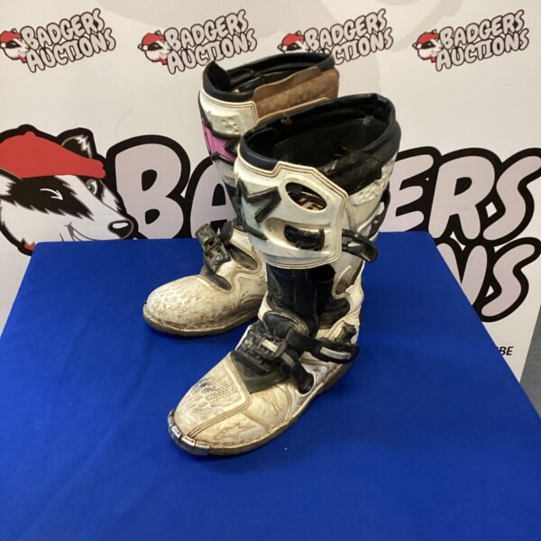 Size 10 Alpine Star motocross boots for off-road riding.