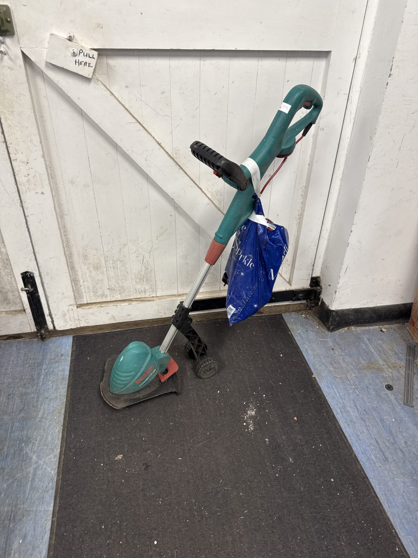 921 Bosch combistrim – powers on
