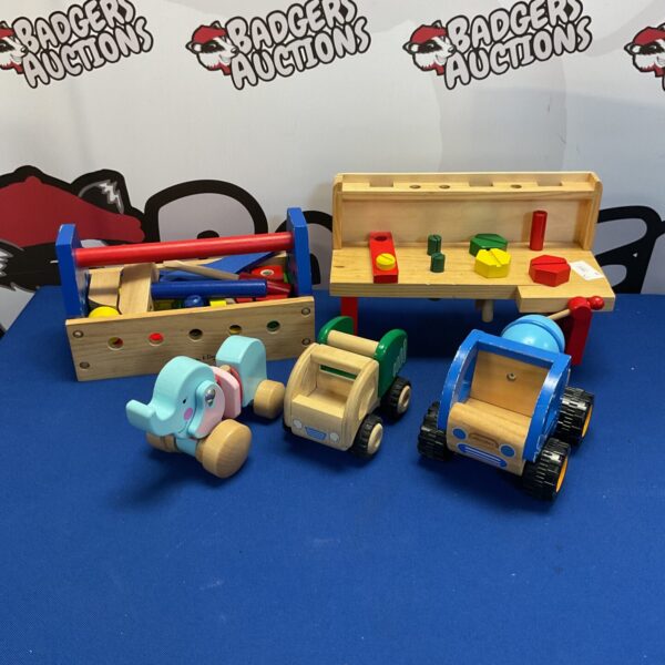 Colourful Melissa & Doug wooden tool set in a carry case for kids.