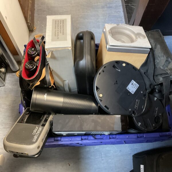Mixed lot of electronics including a Sony radio and binoculars.