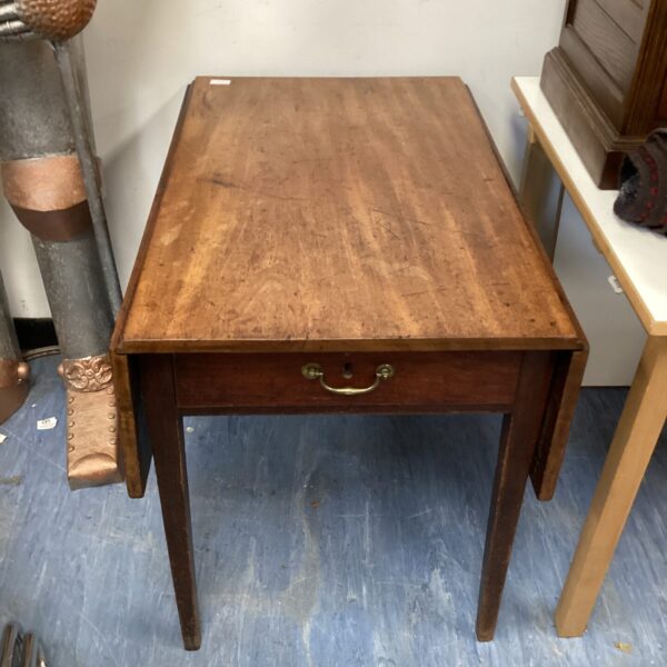 Antique Hepplewhite mahogany Pembroke table with drop leaf design.