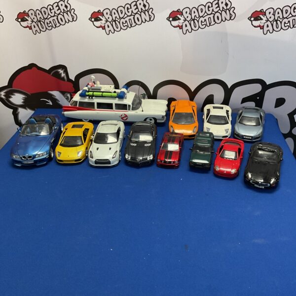 A lot of various diecast model cars, including Maisto models.