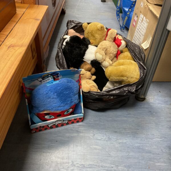 Mixed lot of teddy bears and soft toys, including Miraculous plush.
