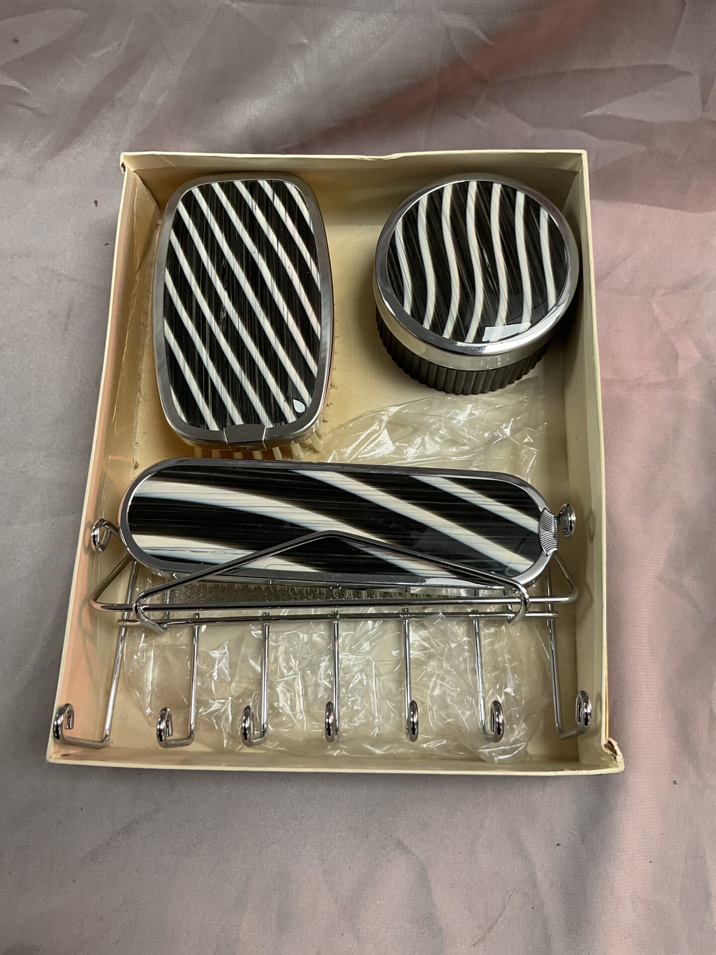 812 Vintage Hall clothes brush set and coat hook in original box