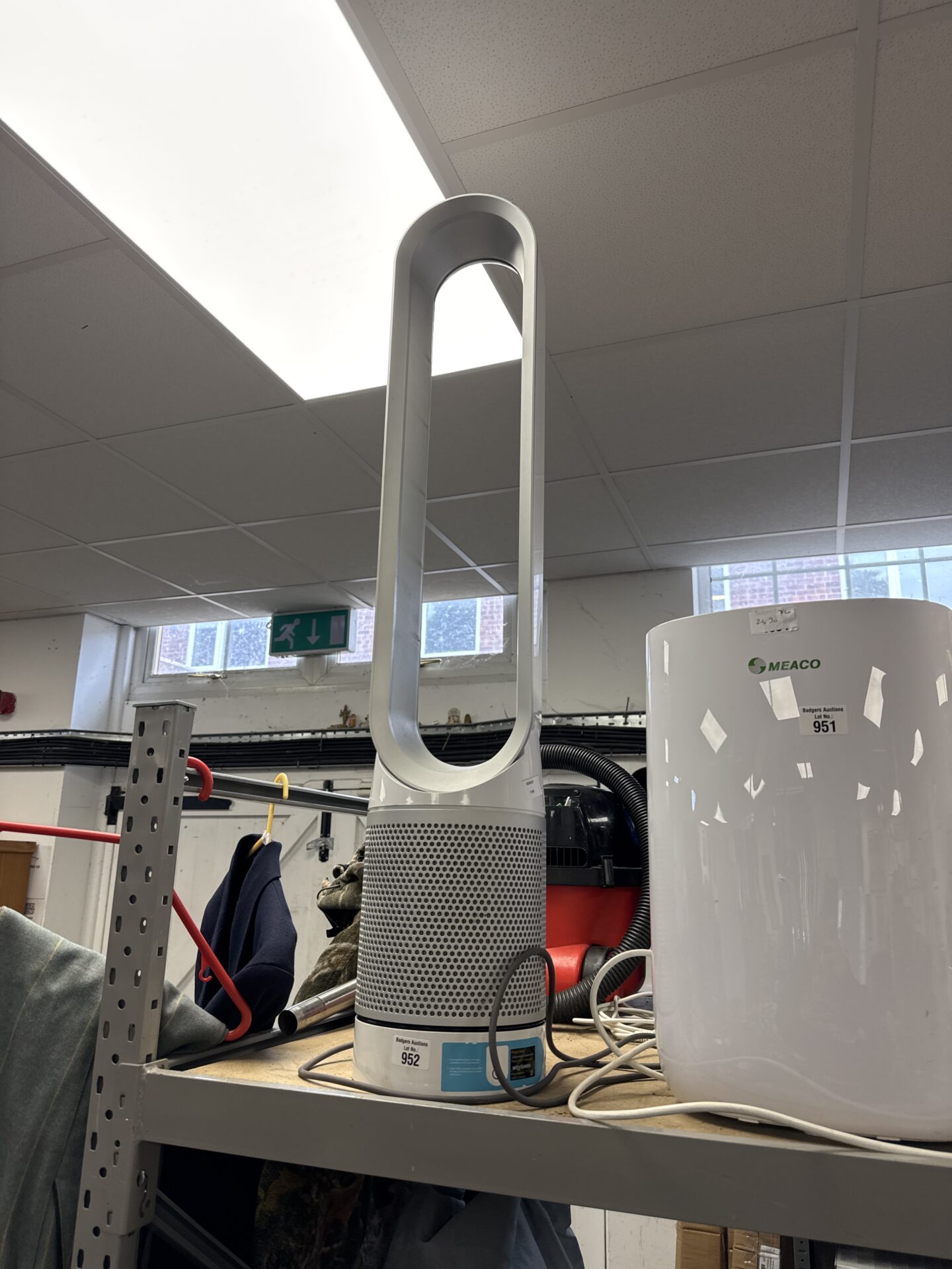952 Large Dyson tp02 bladeless fan – powers on