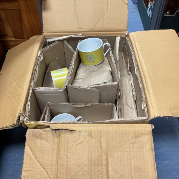 Boxed set of vintage Royal Norfolk floral mugs.