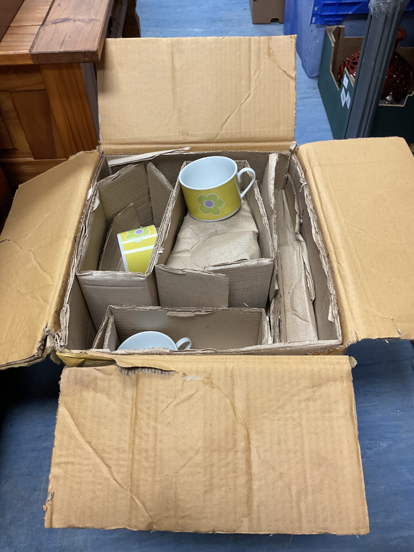 448 Box of royal norfolk mugs