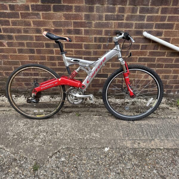 Side view of a vintage Carrera Banshee SE mountain bike.