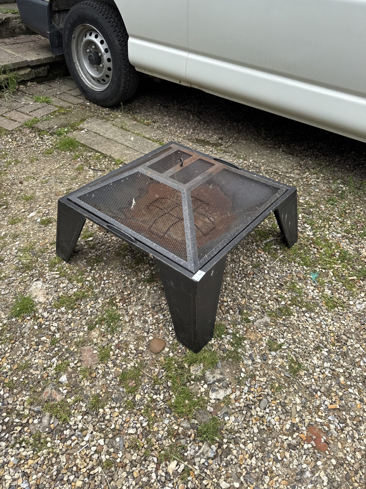 995 Metal Garden fire pit 2ft x 2ft