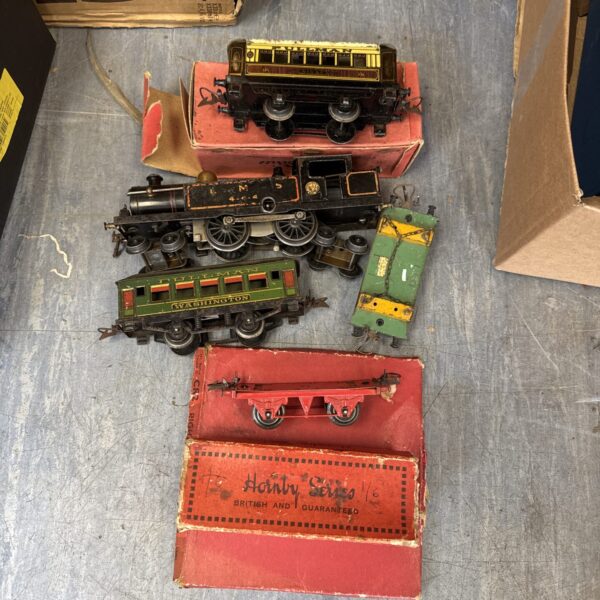 Vintage Hornby LMS 444 O gauge train set with carriages.