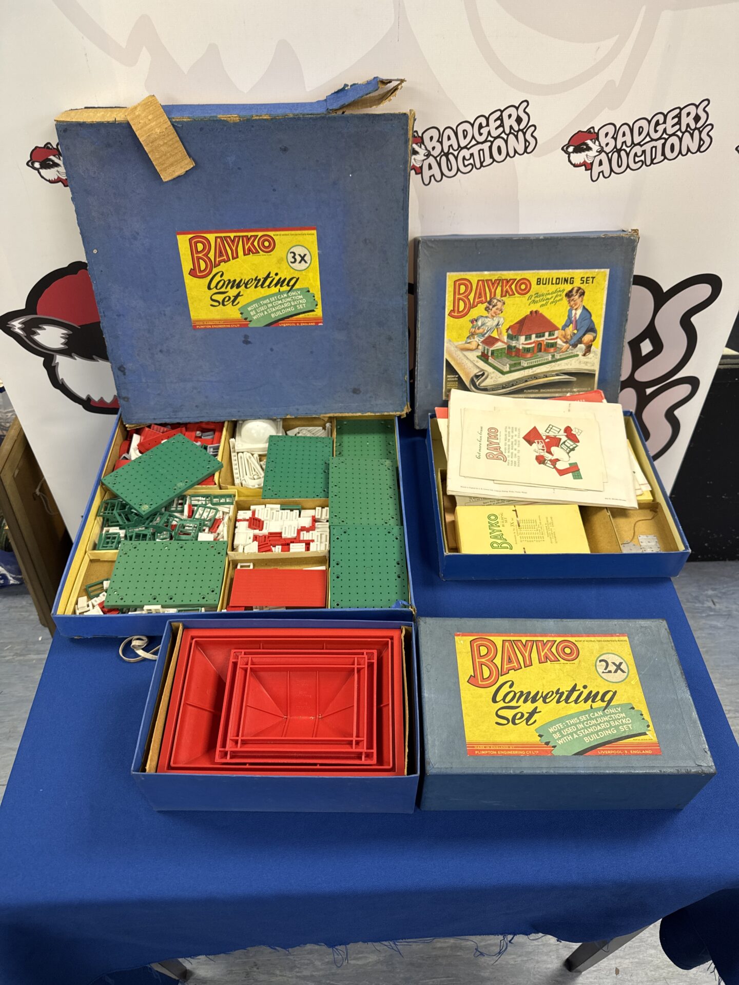 355 Selection of vintage bayko building block sets