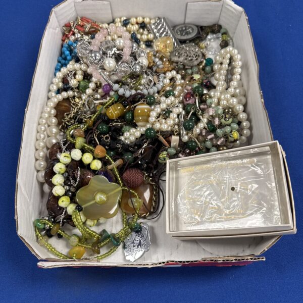 Assorted vintage costume jewellery including bead necklaces and a Sierra Leone diamond.
