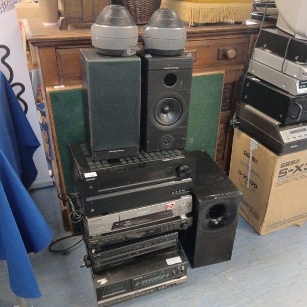 Vintage Onkyo stereo system with Mordant Short speakers.