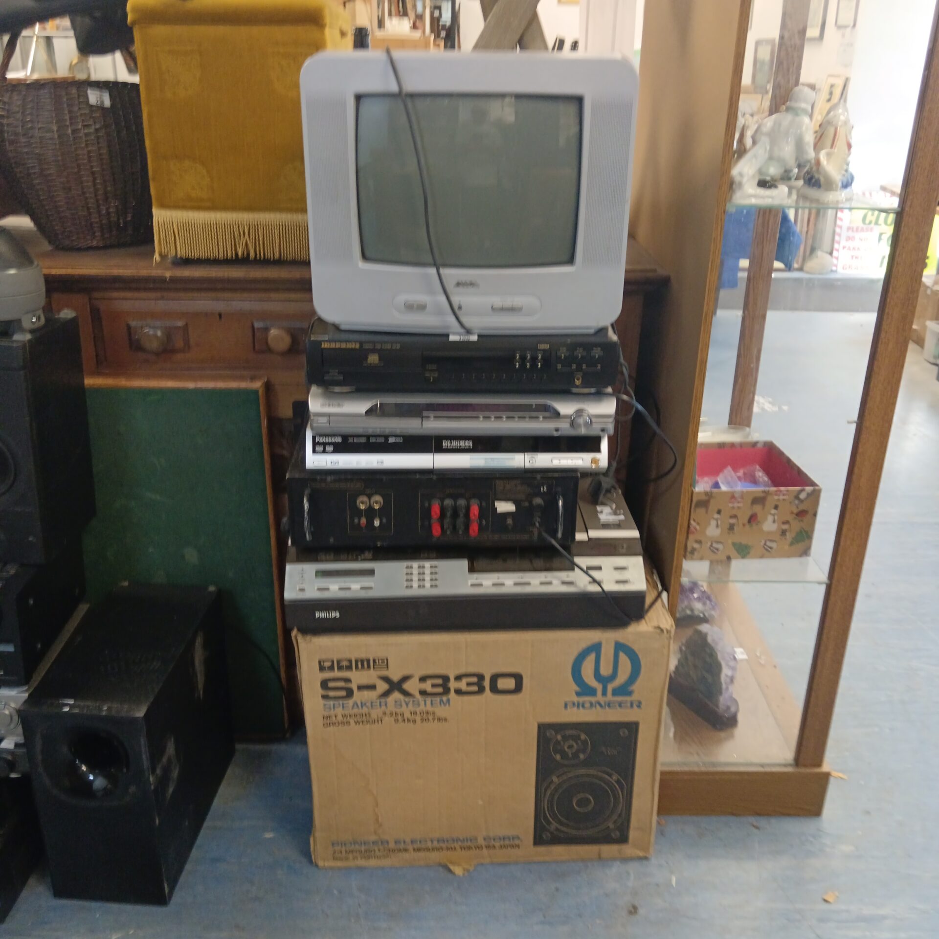 155 Large lot of audio hifi including Sony & pioneer