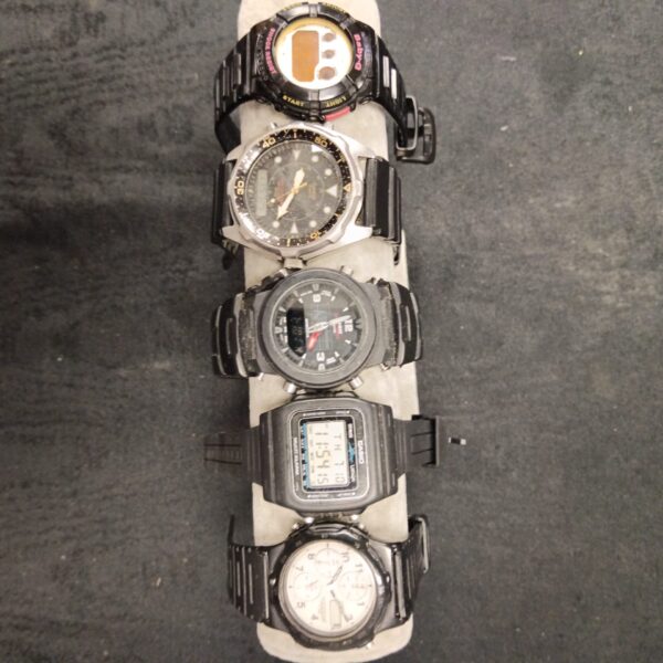Gents watches lot including Casio G-Shock in a collection.