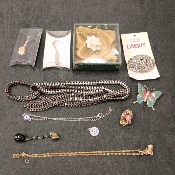 Mixed jewellery lot featuring Belleek and Liberty pieces.