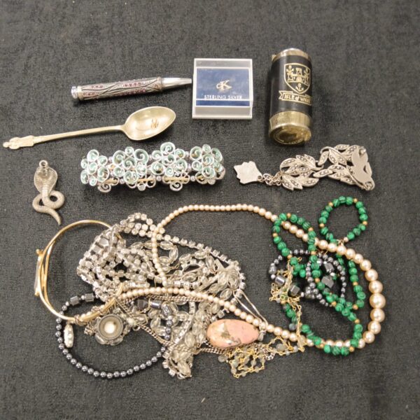 Costume jewellery lot with necklaces, brooches, and fashion accessories.