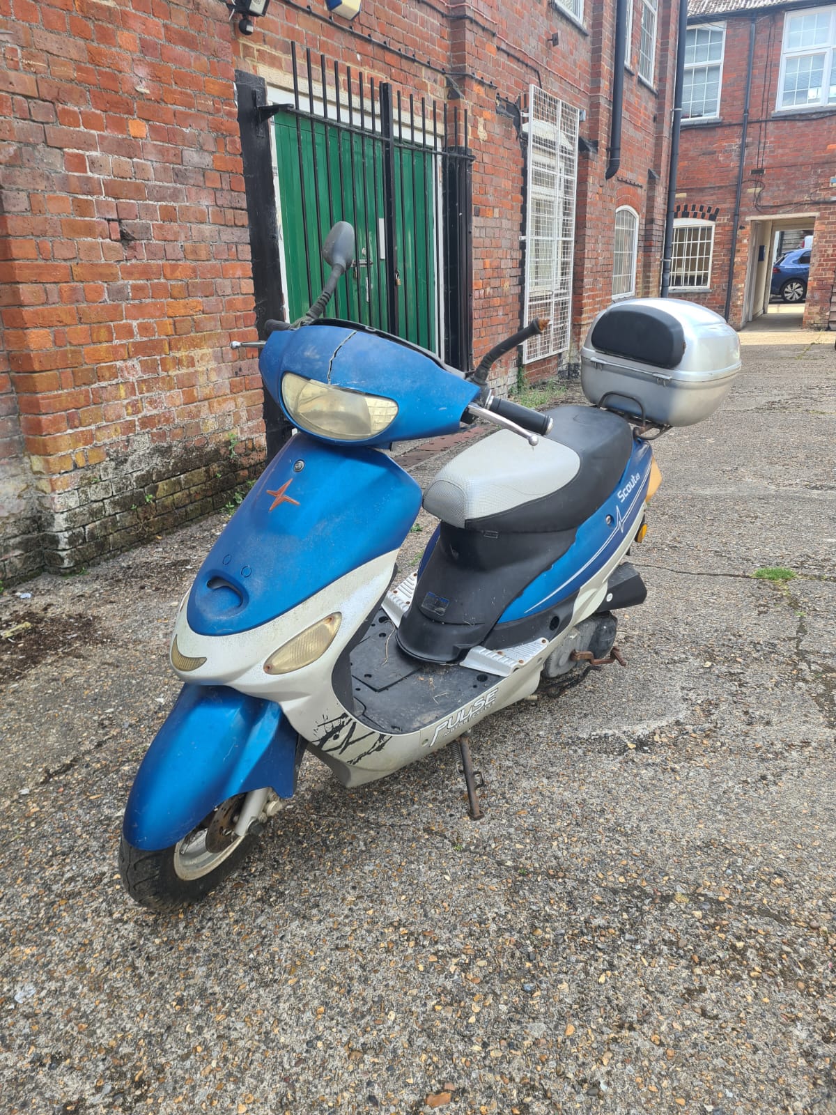 1119 lexmoto pulse 50cc scooter with keys, logbook & service history (for restoration)