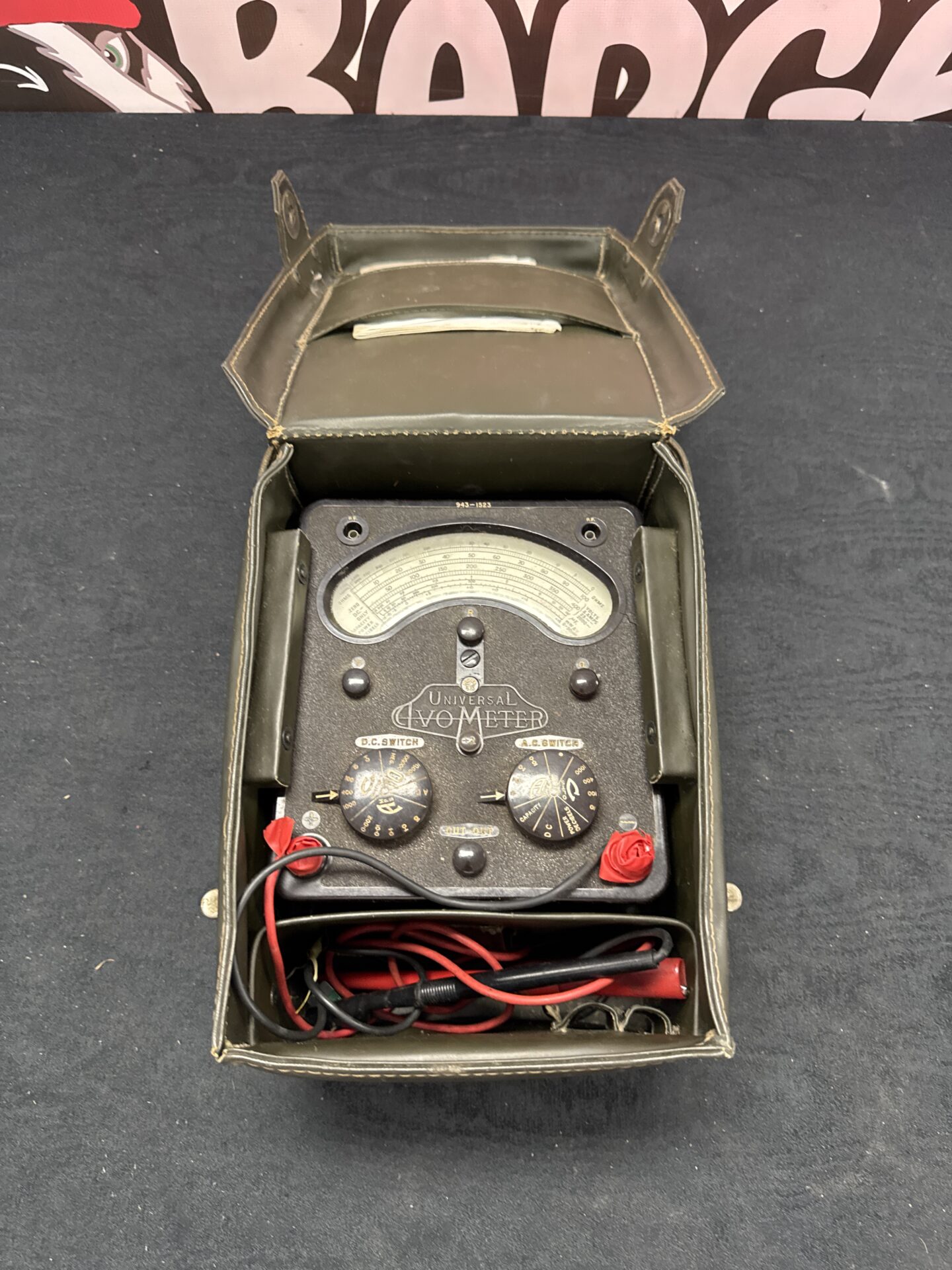 828 Universal avometer model 7 with leads & case