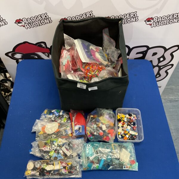 Large mixed lot of Lego with minifigures and assorted building blocks.