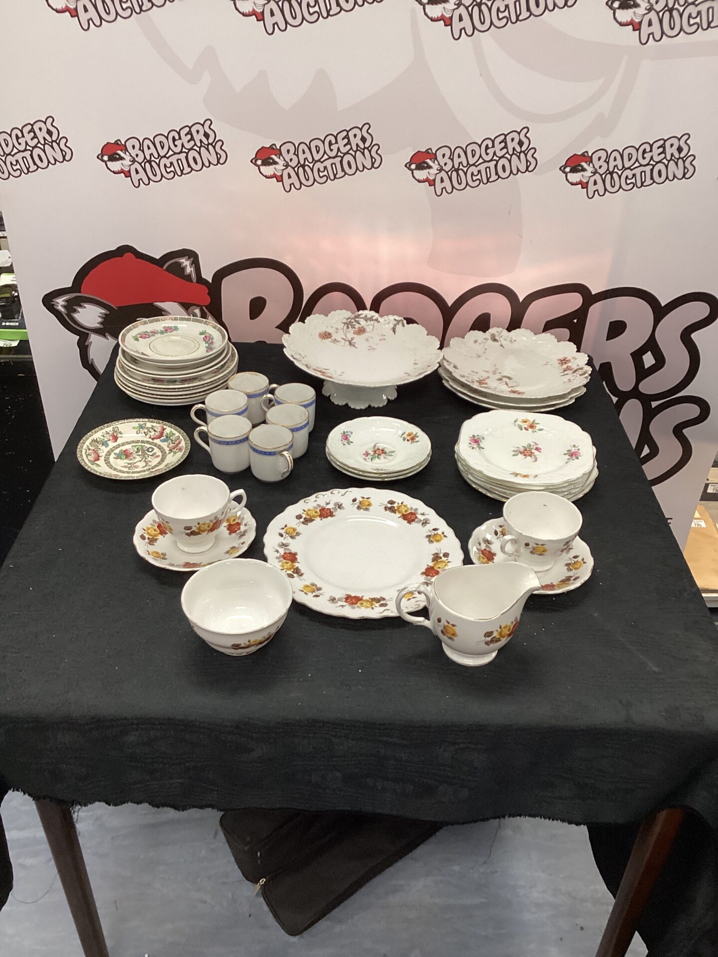 304 Box of mixed china inc colclough