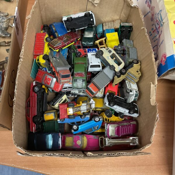 Vintage diecast model cars and vans in a mixed lot.